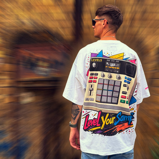 Camiseta extragrande blanca LVLS «Level Your Samples» – Para productores que rinden al máximo