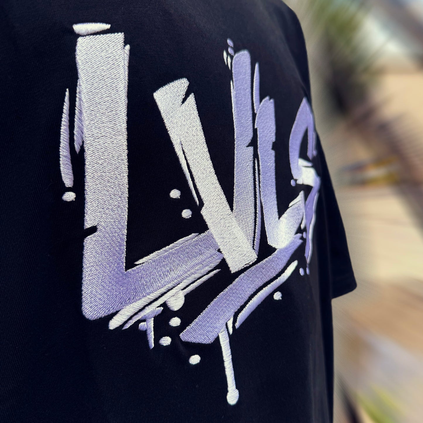 Camiseta Oversized LVLS Negra "Big Logo" - Menos distracción. Más declaración.